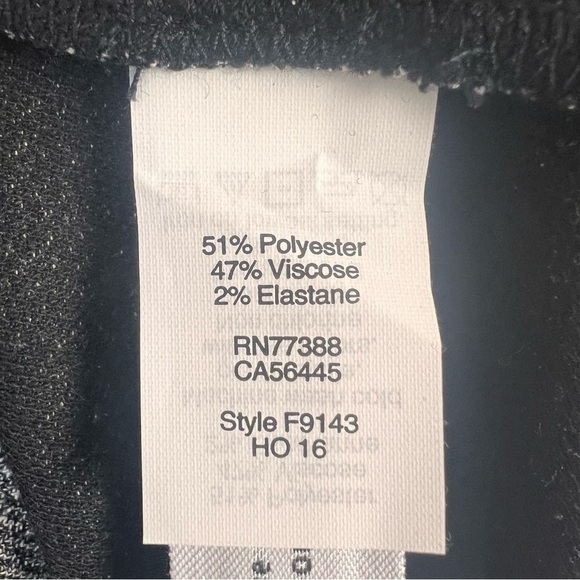 Madewell Bridgewalk V-Neck Fit & Flare Dress - Picture 9 of 9